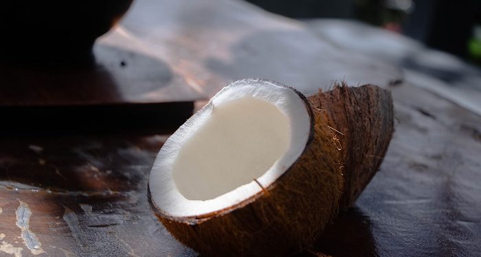 6 Manfaat Kesehatan Daging Kelapa