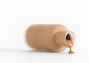 7 Cara Membuat Foundation Terlihat Alami dan Tidak Tebal