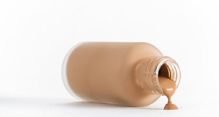 7 Cara Membuat Foundation Terlihat Alami dan Tidak Tebal