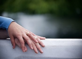 Dua Tipe Pasangan Saat Terjadi Musibah