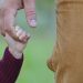 Bagaimana menjadi ayah yang baik untuk anak perempuan