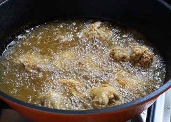 Jangan Dibuang, Minyak Bekas Pakai Bisa Jernih lagi dengan 4 Cara Ini