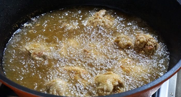 Jangan Dibuang, Minyak Bekas Pakai Bisa Jernih lagi dengan 4 Cara Ini