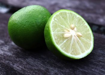 Cara mengecilkan pori-pori wajah dengan bahan alami