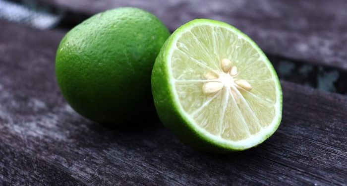 Cara mengecilkan pori-pori wajah dengan bahan alami