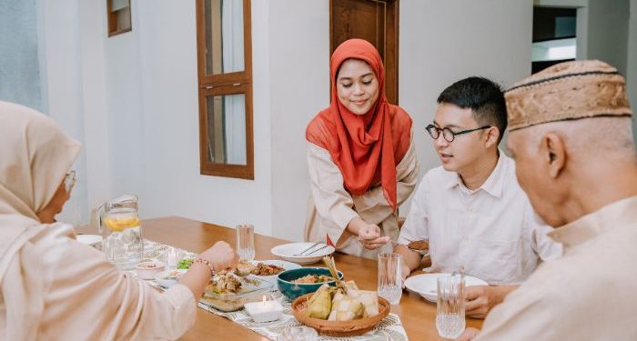 10 Alasan Pentingnya Makan Sahur Dan Berbuka Bersama Keluarga ...