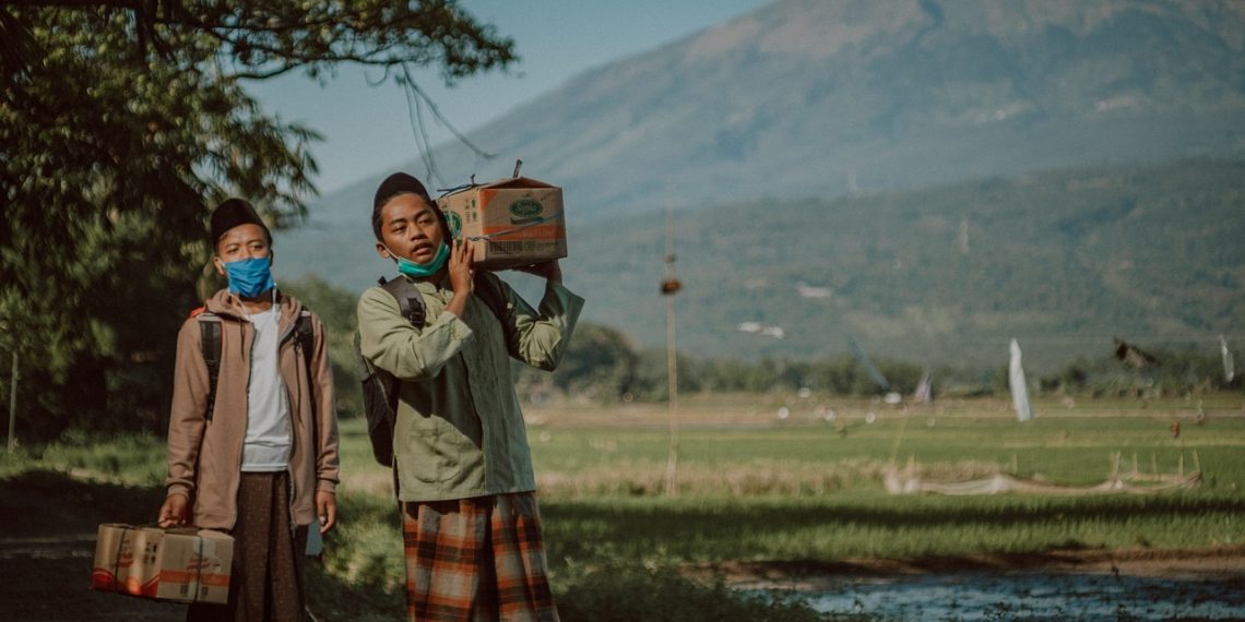 Menjadi Teladan untuk Anak Beranjak Remaja