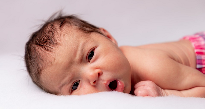 Menstimulasi Pertumbuhan Bayi 1 Bulan