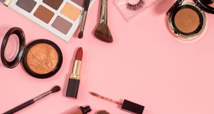 Bahaya menggunakan kosmetik palsu