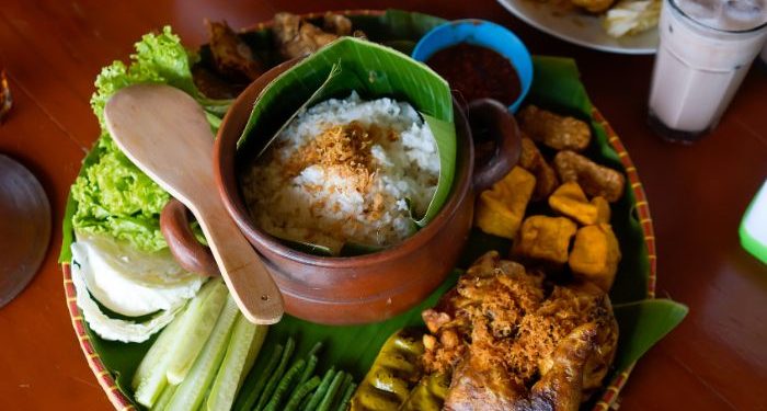Tips Memasak Nasi Liwet Lembut dan Matang Sempurna