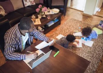 Mengasuh Anak Ketika Orangtua Sibuk Bekerja