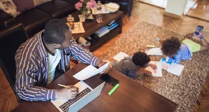 Mengasuh Anak Ketika Orangtua Sibuk Bekerja