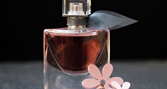 Hukum Wanita Memakai Parfum Di Luar Rumah - Chanelmuslim.com