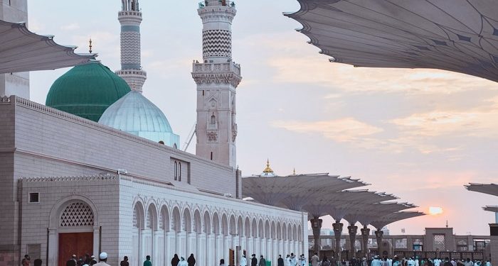 Wajah Islam di Antara Madinah, Mekah, dan Istanbul