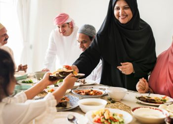 11 Keistimewaan Anak yang Berbakti kepada Orang Tua