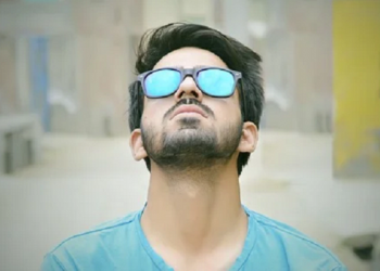 Aku Senang Berdandan untuk Isteriku