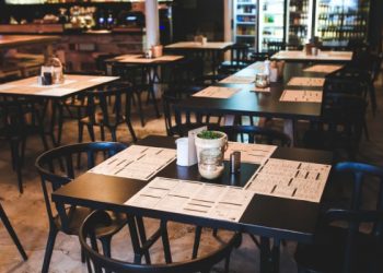 Menghadapi anak tantrum di restoran