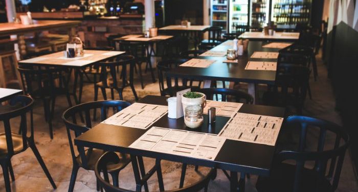 Menghadapi anak tantrum di restoran