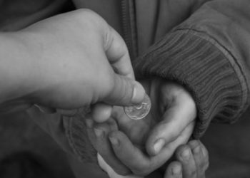 Hukum berlebihan dalam sedekah