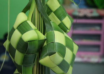 Memasak Ketupat Hemat Gas dengan Metode 30-30-30