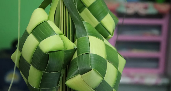 Memasak Ketupat Hemat Gas dengan Metode 30-30-30