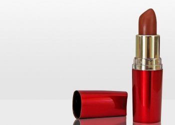 Bukan Hanya Cantik, Inilah Alasan Muslimah Menggunakan Lipstik