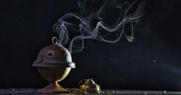 Hukum Menggunakan Khadam