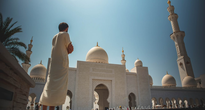 Jangan Takut Menyerupai Orang Shalih, walau kita Merasa belum Shalih