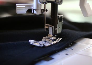 Hukum Jual Beli Jasa Pembuatan Baju Sekolah