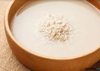 Angkat Sisa Kotoran di Wajah dengan DIY Toner Beras