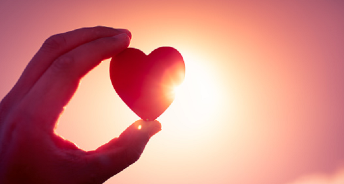 Saling Memandang Suami Istri, Prilaku Kecil Tapi Sangat Istimewa