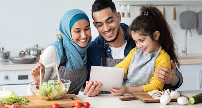 Delapan Adab Bercanda dalam Keluarga agar Bernilai Pahala