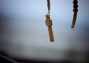 Hukum Memakai Kalung Salib