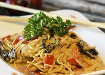 Kumpul Keluarga di Akhir Pekan, Yuk Masak Mie Ayam Homemade