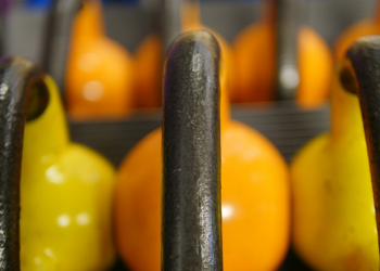 Saling Menanggung Beban Suami Istri Bisa Menjaga Keharmonisan