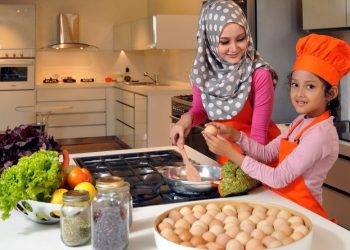 Memasak bersama Anak Bantu Stimulasi Perkembangan Sosial Emosional Anak