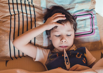 Membiasakan Keluarga Menerapkan Adab Merawat Orang yang Sakit