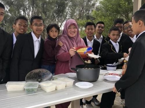 Orangtua Sibuk? Masukkan Anak di Boarding School Saja!