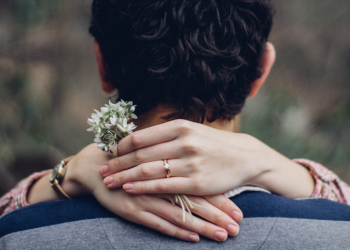 Hubungan Intim Suami Istri Harus Dirahasiakan