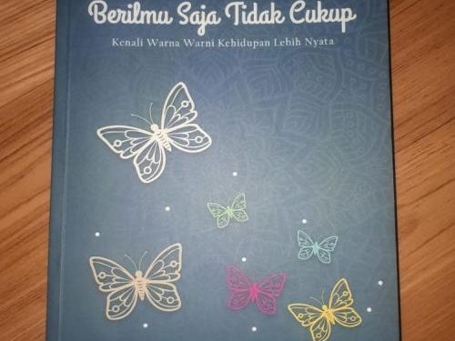 Mengubah Mindset dalam Pendidikan di Buku Berilmu Saja Tidak Cukup