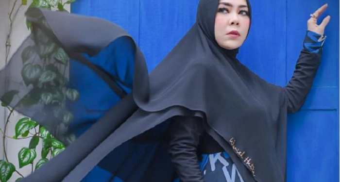 Desainer Wiwiek Hatta Luncurkan 10 Koleksi Syari Bertema Beauty Splash