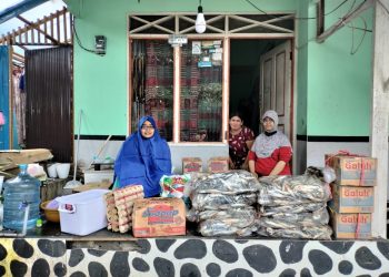 Demi Bantu Dapur Umum, Relawan Salimah Banjarmasin Seret Bantuan Sejauh 5 Km