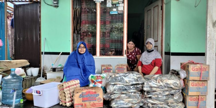 Demi Bantu Dapur Umum, Relawan Salimah Banjarmasin Seret Bantuan Sejauh 5 Km