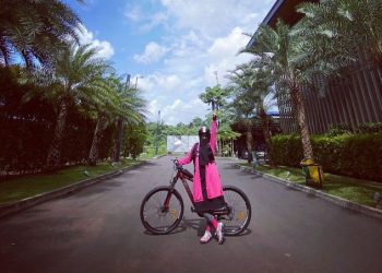 Inspirasi Outfit Sepeda ala Ummi Pipik untuk Niqabis