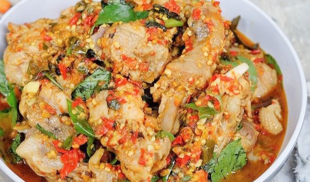 Yuk Sajikan Makan Siang Keluarga dengan Resep Ayam Woku Nikmat