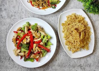 Menu Makan Siang Hari Ini: Brokoli Ayam, Mie Goreng dan Kremesan
