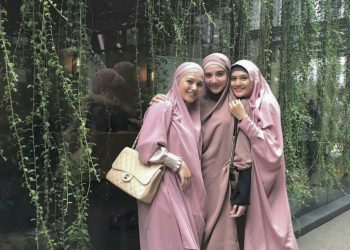 Inspirasi Outfit French Khimar yang Kian Diminati Muslimah