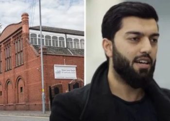 Kehilangan Anggota Keluarga karena Covid 19, Seorang Dokter Menghimbau Umat Islam Inggris agar Bersedia Menerima Vaksin