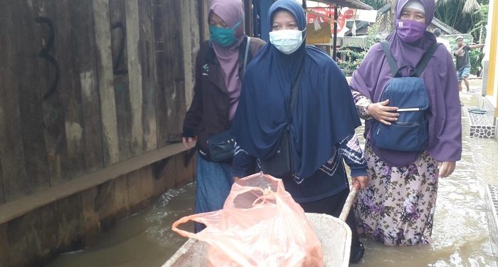Salimah Tabalong Distribusikan Bantuan untuk Korban Banjir