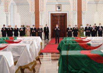 Macron Tolak Minta Maaf atas Kejahatan Perang Prancis di Aljazair